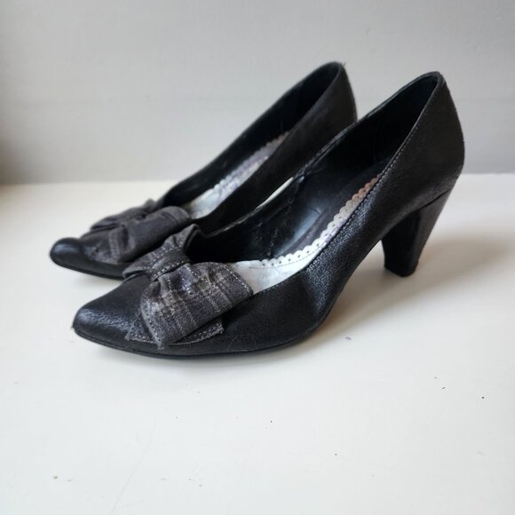 Vera Pelle charcoal grey heels with bow - Picture 2 of 9